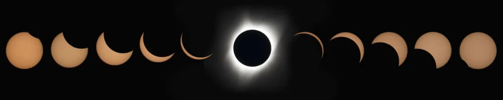 Composição fotográfica mostrando a sequência de 11 fases de um eclipse solar total, desde o início do eclipse parcial, passando pela totalidade com a coroa solar brilhante no centro, até o fim do fenômeno, contra um fundo noturno escuro.